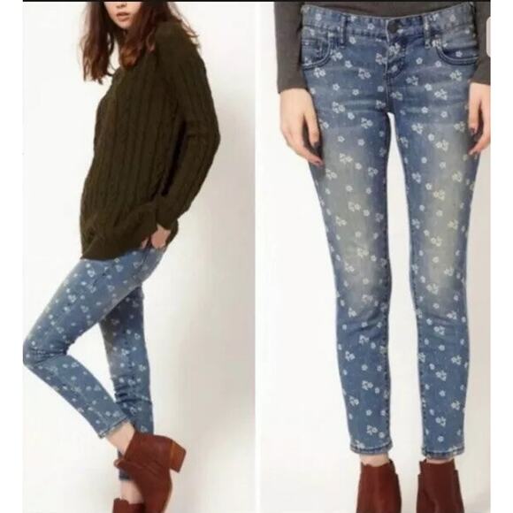 Free People Denim - Free People Blue & White Ditsy Flower Crop Cropped Jeans 26